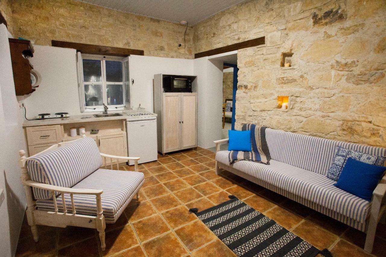 Cecilias Courtyard Konuk evi Malya Dış mekan fotoğraf