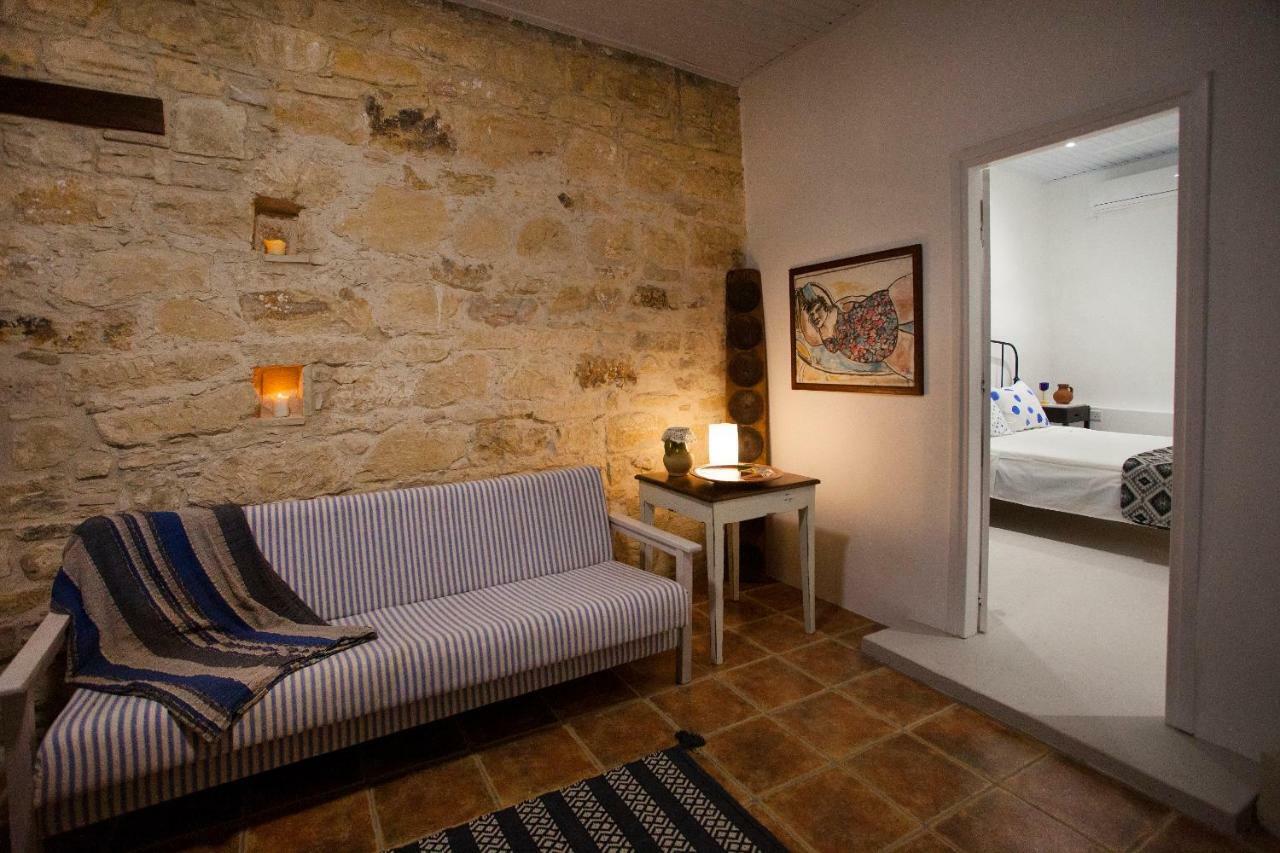 Cecilias Courtyard Konuk evi Malya Dış mekan fotoğraf